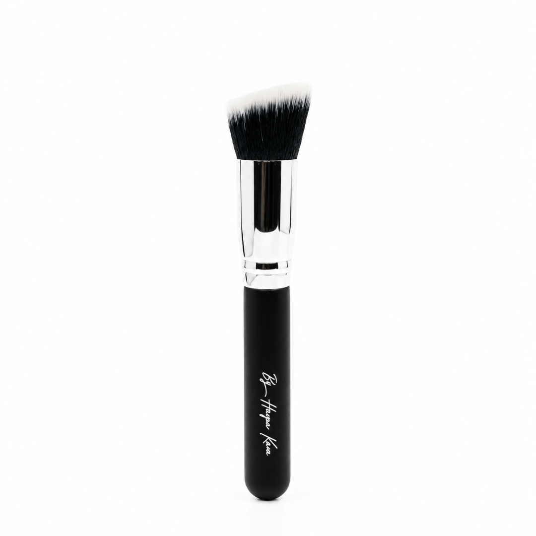 By Harpa Kára Bursti nr. 21 The Angled Foundation Brush