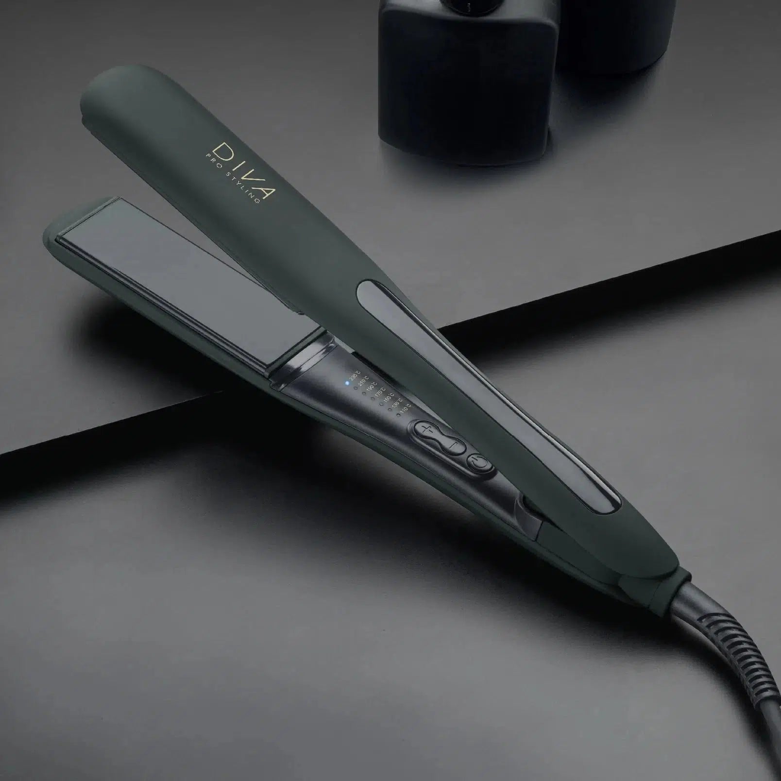 Diva Pro Wide Digital Styler